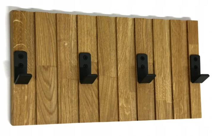 Wieszak dębowy drewniany ryflowany lamele frezowany metalowe uchwyty design