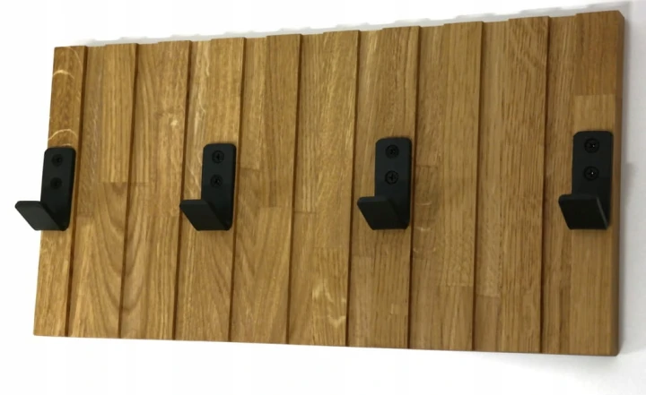 Wieszak dębowy drewniany ryflowany lamele frezowany metalowe uchwyty design